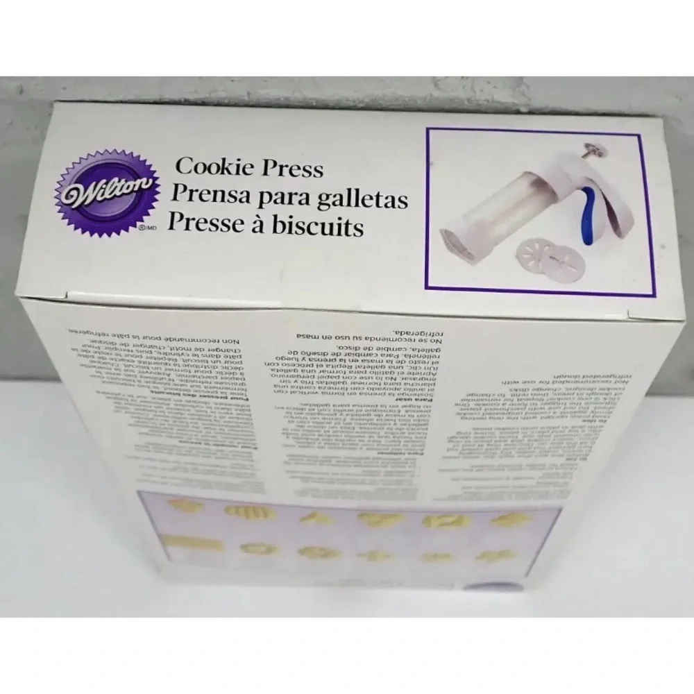 Wilton Cookie Press 12 Disks Press Ergonomic Design Easy Squeeze Handle Holiday